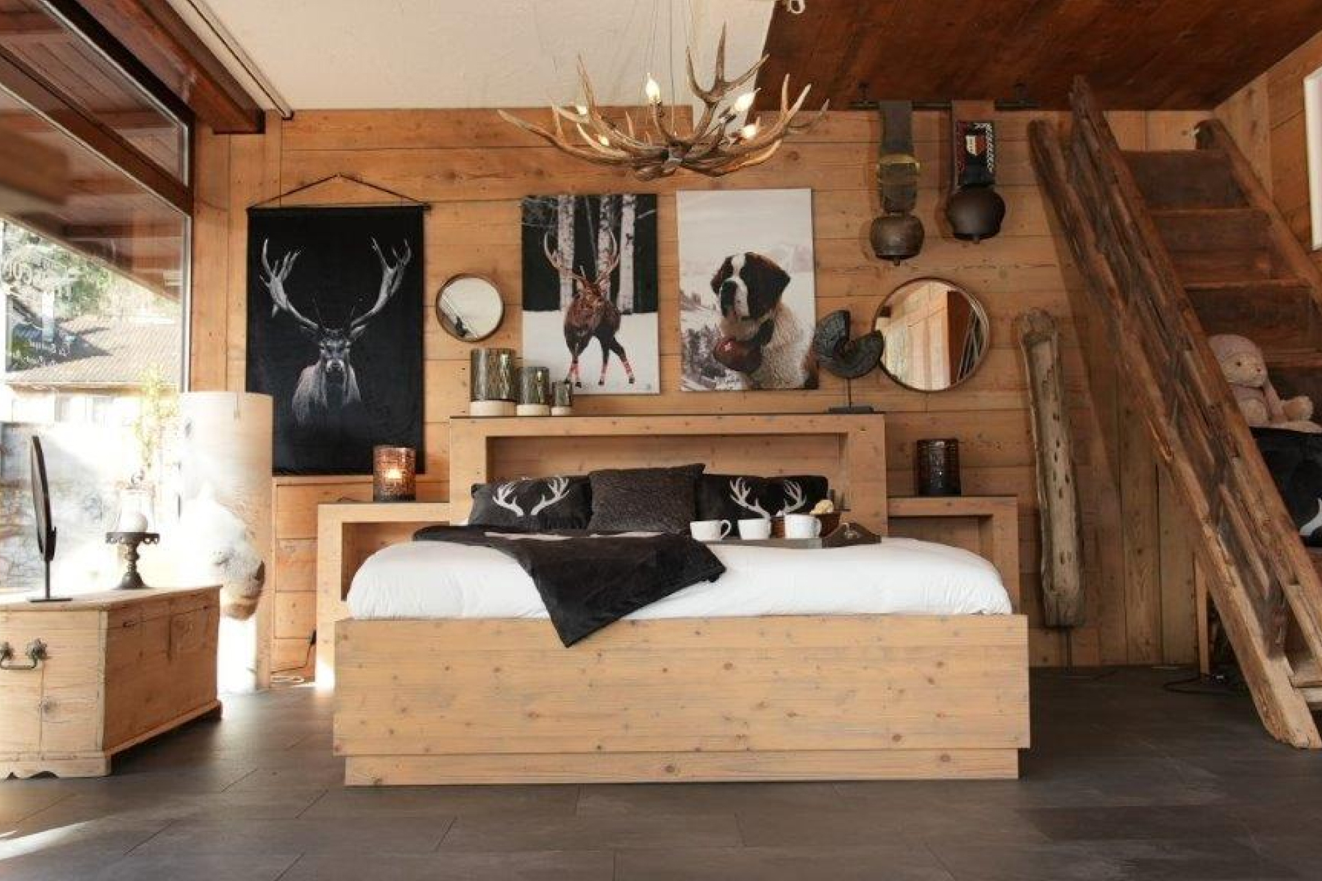 Trisconi Meubles - Lit en bois avec décoration