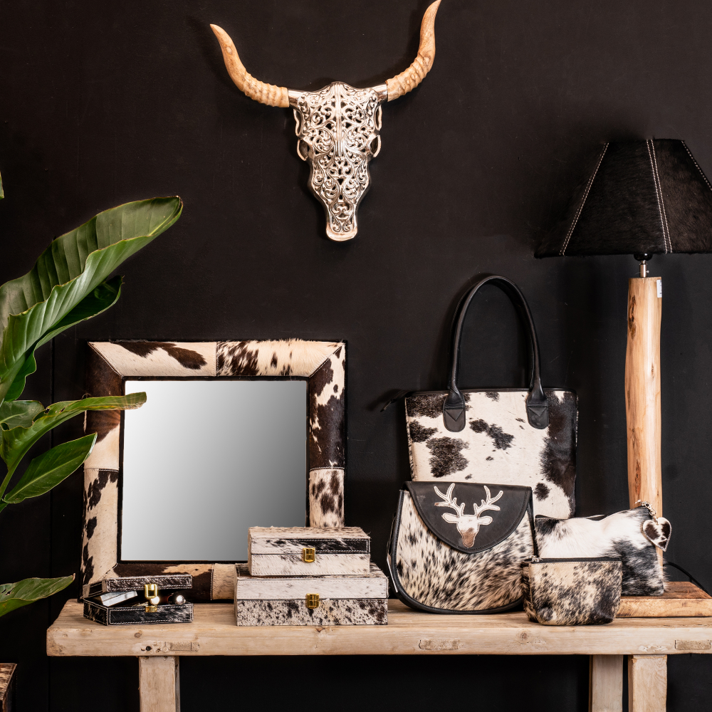 Trisconi Meubles - Table avec décorations